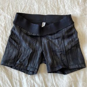 Lululemon booty shorts